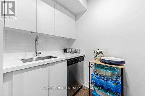 825 - 30 Tretti Way, Toronto, ON - Indoor Photo Showing Kitchen With Double Sink