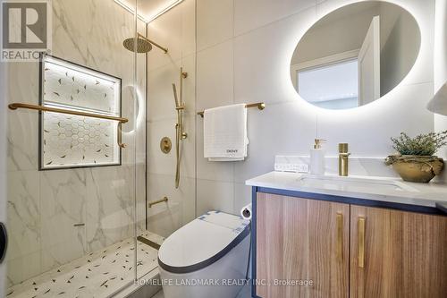 770 Pape Avenue, Toronto, ON - Indoor Photo Showing Bathroom