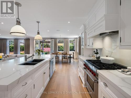 149 Dinnick Crescent, Toronto, ON - Indoor Photo Showing Kitchen With Double Sink With Upgraded Kitchen