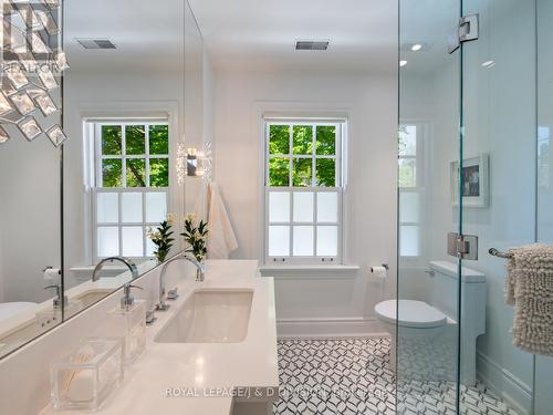 149 Dinnick Crescent, Toronto, ON - Indoor Photo Showing Bathroom