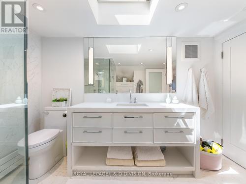 149 Dinnick Crescent, Toronto, ON - Indoor Photo Showing Bathroom