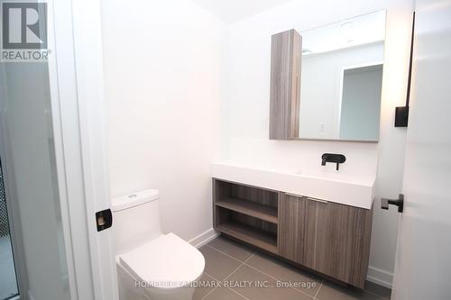 613 - 117 Broadway Avenue, Toronto, ON - Indoor Photo Showing Bathroom