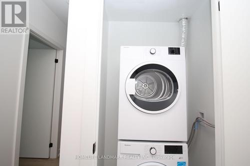 613 - 117 Broadway Avenue, Toronto, ON - Indoor Photo Showing Laundry Room