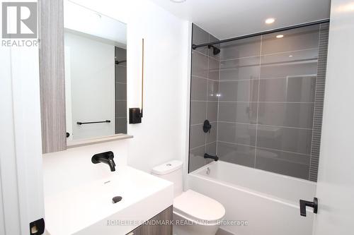 613 - 117 Broadway Avenue, Toronto, ON - Indoor Photo Showing Bathroom