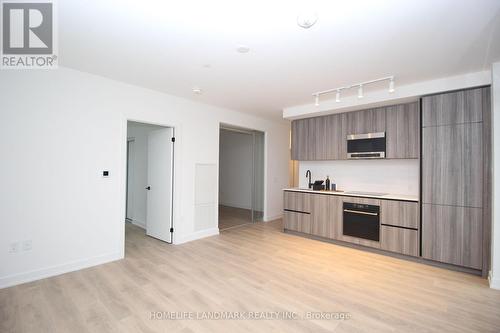 613 - 117 Broadway Avenue, Toronto, ON - Indoor Photo Showing Kitchen