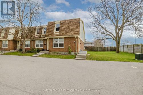 58 - 92 Stroud Crescent, London, ON - Outdoor With Facade