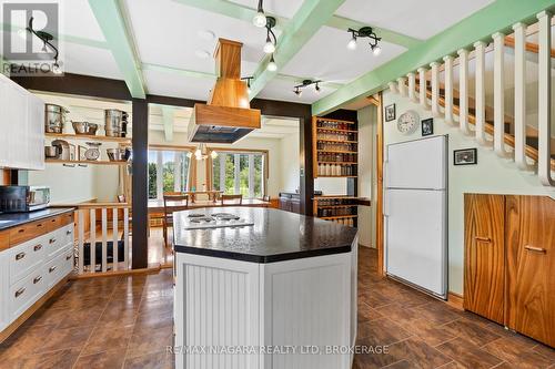 63023 Perry Road, Wainfleet, ON - Indoor Photo Showing Kitchen