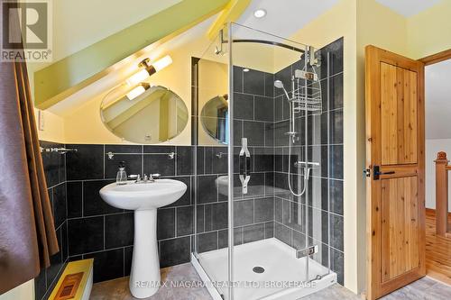 63023 Perry Road, Wainfleet, ON - Indoor Photo Showing Bathroom