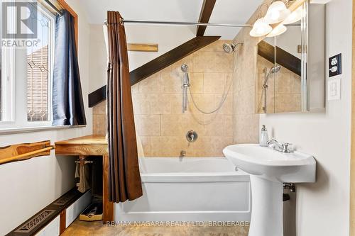 63023 Perry Road, Wainfleet, ON - Indoor Photo Showing Bathroom