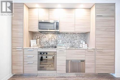 615 - 75 Canterbury Place, Toronto, ON - Indoor Photo Showing Kitchen