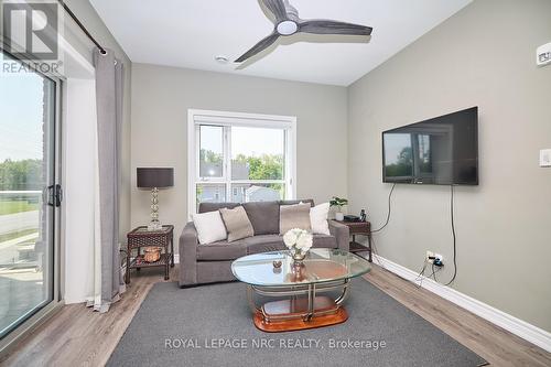 211 - 529 South Pelham Road, Welland (770 - West Welland), ON - Indoor Photo Showing Living Room