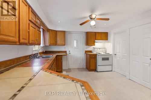 5424 Mcrae Street, Niagara Falls (211 - Cherrywood), ON - Indoor Photo Showing Kitchen With Double Sink