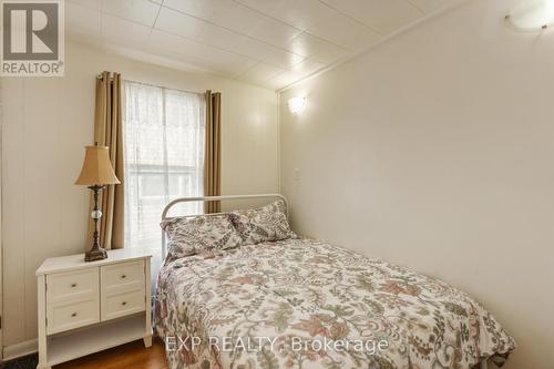 5424 Mcrae Street, Niagara Falls (211 - Cherrywood), ON - Indoor Photo Showing Bedroom