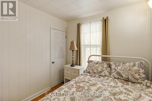 5424 Mcrae Street, Niagara Falls (211 - Cherrywood), ON - Indoor Photo Showing Bedroom