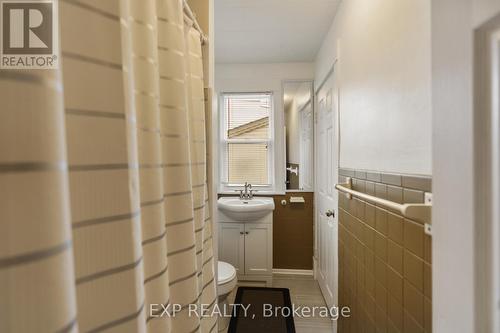 5424 Mcrae Street, Niagara Falls (211 - Cherrywood), ON - Indoor Photo Showing Bathroom