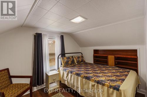 5424 Mcrae Street, Niagara Falls (211 - Cherrywood), ON - Indoor Photo Showing Bedroom