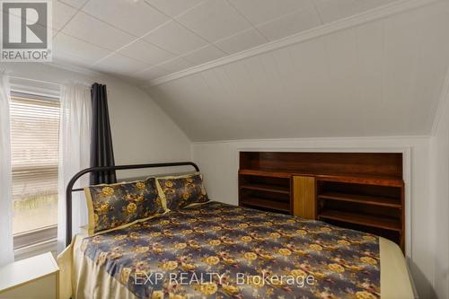 5424 Mcrae Street, Niagara Falls (211 - Cherrywood), ON - Indoor Photo Showing Bedroom