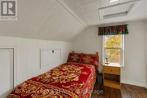 5424 Mcrae Street, Niagara Falls (211 - Cherrywood), ON - Indoor Photo Showing Bedroom