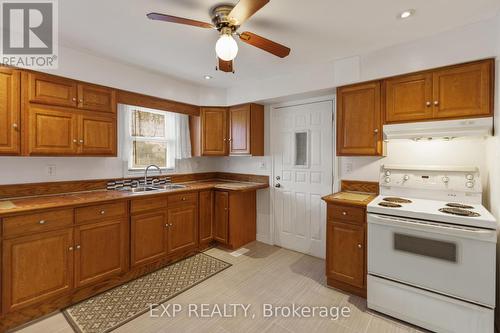 5424 Mcrae Street, Niagara Falls (211 - Cherrywood), ON - Indoor Photo Showing Kitchen With Double Sink