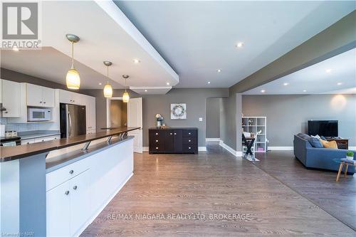 3829 Northwood Drive, Niagara Falls (Mt. Carmel), ON - Indoor Photo Showing Kitchen