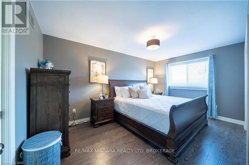 3829 Northwood Drive, Niagara Falls (Mt. Carmel), ON - Indoor Photo Showing Bedroom