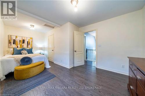 3829 Northwood Drive, Niagara Falls (Mt. Carmel), ON - Indoor Photo Showing Bedroom