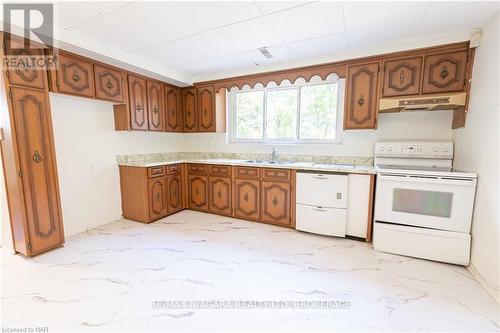 10 Dundas Crescent, St. Catharines, ON - Indoor Photo Showing Kitchen With Double Sink