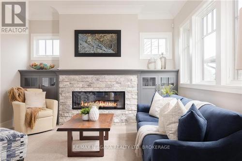 32 Breckenridge Boulevard, St. Catharines (453 - Grapeview), ON - Indoor Photo Showing Living Room With Fireplace