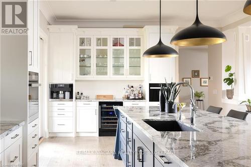 32 Breckenridge Boulevard, St. Catharines (453 - Grapeview), ON - Indoor Photo Showing Kitchen With Upgraded Kitchen