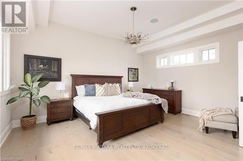 32 Breckenridge Boulevard, St. Catharines (453 - Grapeview), ON - Indoor Photo Showing Bedroom