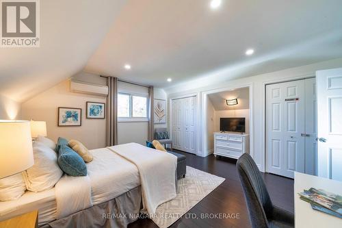 4769 Ryerson Crescent, Niagara Falls, ON - Indoor Photo Showing Bedroom