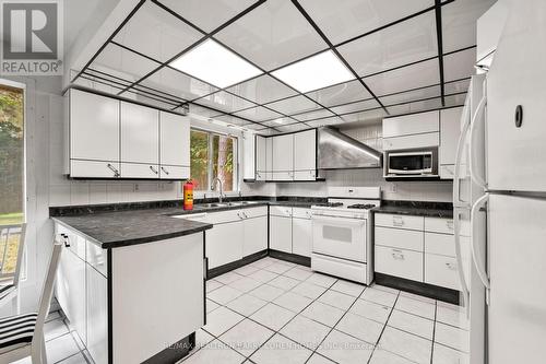 84 Bannatyne Drive, Toronto, ON - Indoor Photo Showing Kitchen