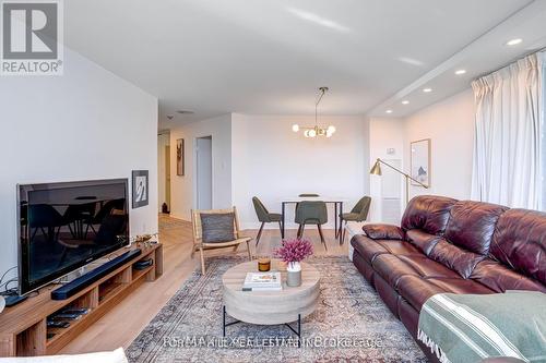 1102 - 192 Jarvis Street, Toronto, ON - Indoor Photo Showing Living Room