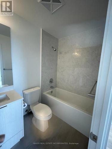 415 - 38 Forest Manor Road, Toronto, ON - Indoor Photo Showing Bathroom