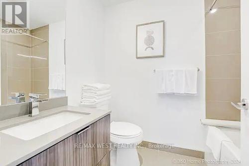 5507 - 395 Bloor Street E, Toronto, ON - Indoor Photo Showing Bathroom