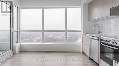 5507 - 395 Bloor Street E, Toronto, ON - Indoor Photo Showing Kitchen