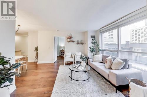 304 - 761 Bay Street, Toronto, ON - Indoor Photo Showing Living Room