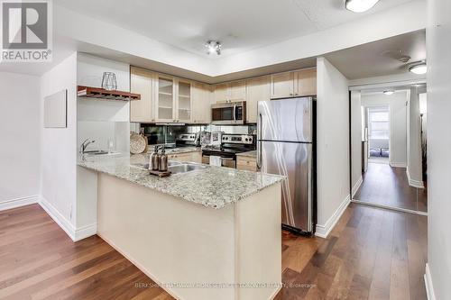 304 - 761 Bay Street, Toronto, ON - Indoor Photo Showing Kitchen