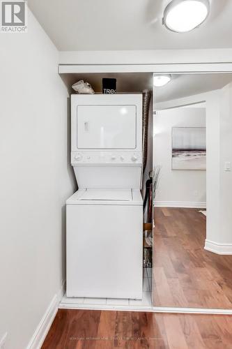 304 - 761 Bay Street, Toronto, ON - Indoor Photo Showing Laundry Room