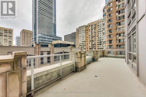 304 - 761 Bay Street, Toronto, ON - Outdoor