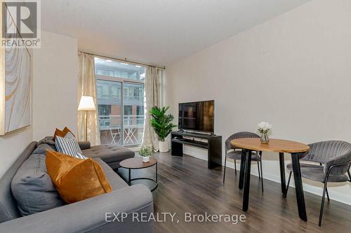 616 - 15 Bruyeres Mews, Toronto, ON - Indoor Photo Showing Living Room