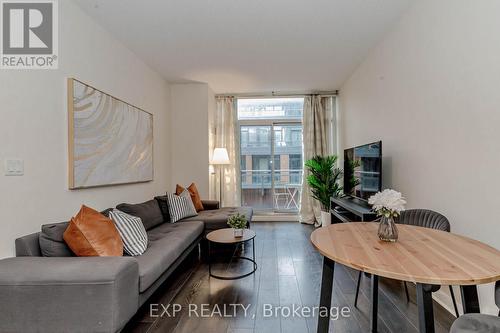 616 - 15 Bruyeres Mews, Toronto, ON - Indoor Photo Showing Living Room