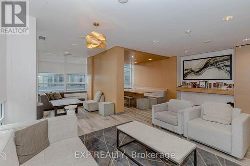 616 - 15 Bruyeres Mews, Toronto, ON - Indoor Photo Showing Living Room