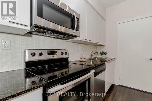 616 - 15 Bruyeres Mews, Toronto, ON - Indoor Photo Showing Kitchen