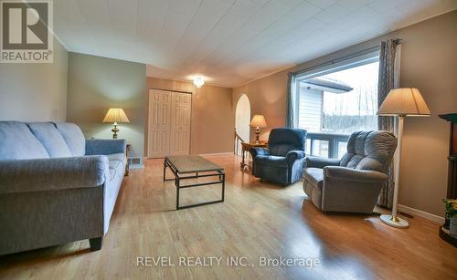 1482 Rice Lake Road, Iroquois Falls, ON - Indoor Photo Showing Living Room