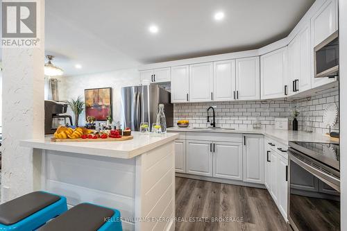 207 - 131 Taunton Road E, Oshawa (Centennial), ON - Indoor Photo Showing Kitchen With Upgraded Kitchen