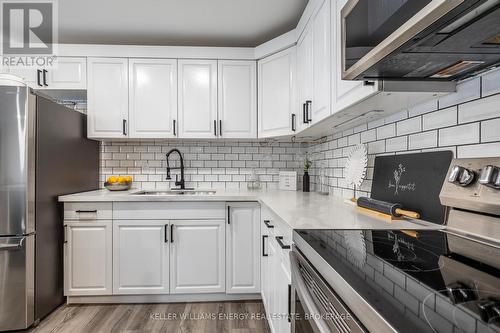 207 - 131 Taunton Road E, Oshawa (Centennial), ON - Indoor Photo Showing Kitchen With Upgraded Kitchen