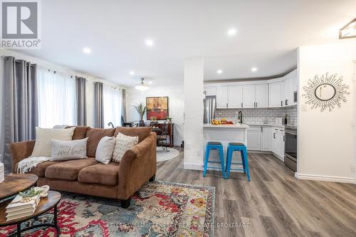 207 - 131 Taunton Road E, Oshawa (Centennial), ON - Indoor Photo Showing Living Room