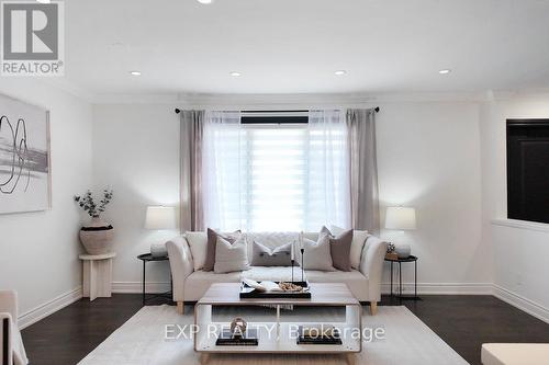 667 Wickens Avenue, Burlington (Lasalle), ON - Indoor Photo Showing Living Room