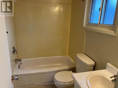 55 Maryknoll Avenue, Kawartha Lakes (Lindsay), ON - Indoor Photo Showing Bathroom